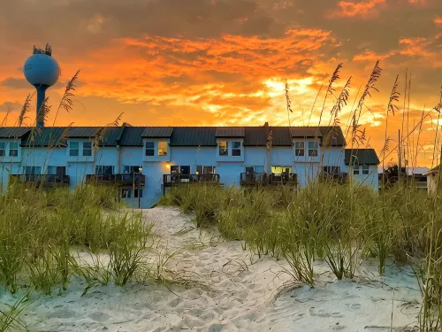 Truly Beachfront Condo. Right on the Ocean. 2 King Master Suites.4P,Free Parking - 4-Star