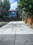 Convenient Walkout Basement Apartment, private entrance in Aurora with WiFi - บังกะโล
