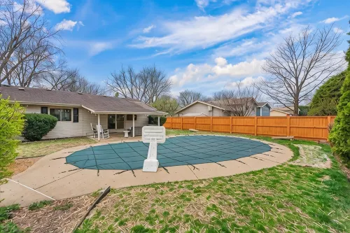 In-Ground Pool AND Hot Tub! Fenced Yard, Pet Friendly Home. Near Town!