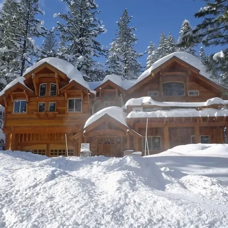 Tahoe Ski Lodge  WiFi, hot-tub sleeps 12