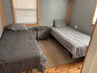 Secluded 2 bedroom cabin near Lake Jackson.