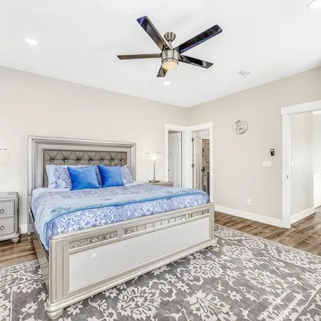 Bright & Spacious Modern Home • Mountain Views  • Lic: 331222