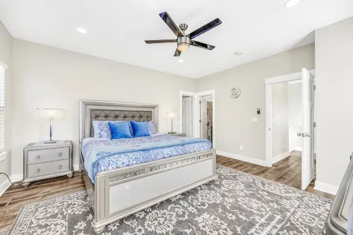Bright & Spacious Modern Home • Mountain Views  • Lic: 331222