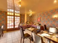 Logis Auberge des Vieux Chenes Ξενοδοχεία στην πόλη Malemort