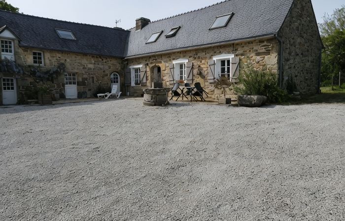 Penty Yves in a 17th century Métairie Bretonne for 4 people