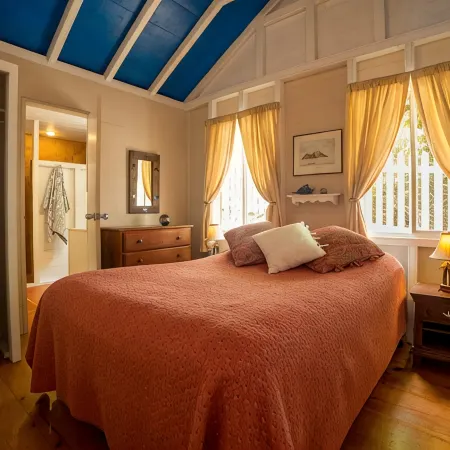 Flamboyant Cottage - Spectacular View & Pool
