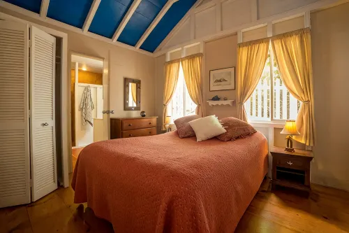 Flamboyant Cottage - Spectacular View & Pool