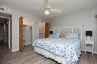 Beachy Getaway–Cozy, Clean & Equipped w/ All Essentials! Relax, Enjoy & Refresh! - 3-Star