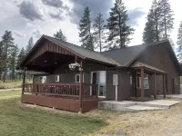 Outdoor adventures all around this comfy home with stunning views prime location - 3 tähden