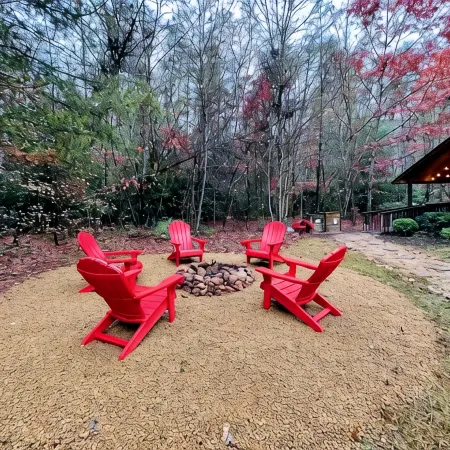 Ruby Charm 5BR Cabin near Helen Main St, Anna Ruby Falls & Tanglewood! 🍁
