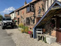 The Byre/Paddock - Sleeping 6 lounge/2 singles /double bed/double bed en suite - Wifi
