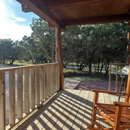 "Bearly Beehavin" 2-bdrm 1 bthrm cabin  with WiFi, AC.  Unwind & relax in ConCan Отели в г. Конкан