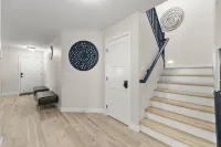 Your home away from home...recently renovated, sleeps 9-10! - WiFi