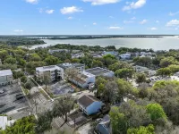 Closest Stay to Downtown Mt Dora - Renovated - Walk Everywhere - 5-Star Reviews