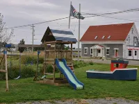 The Cove House- completely renovated 1910 beach house Hotele w: Clare