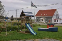 The Cove House- completely renovated 1910 beach house