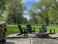 Cedar Point/Kalahari/Lake Erie - Betty's Homestead Hotels in Huron County