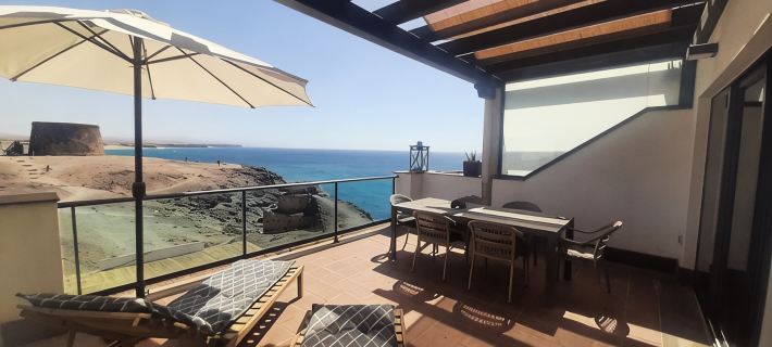 Best location on 2 floors (with penthouse) directly by the sea. Dream view from 3 terraces Hotels in La Oliva