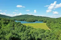 Treetop Getaway with AMAZING lake views! - Gym