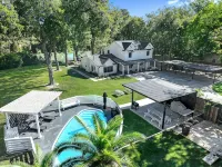 Modern Farmhouse on the Guadalupe River in Seguin, TX! - Pools