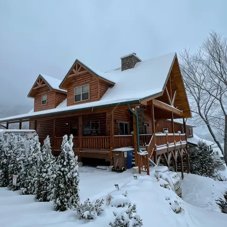 Luxury cabin with a million dollar view and hot tub