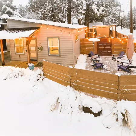 Close, Cute, and Clean! - Hot Tub/Firepit/Bikes/Floats