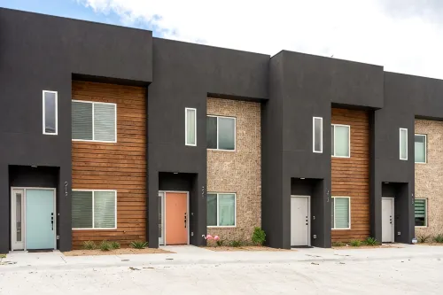 HowdyHouse: Designer Townhouse in Historic FOODIE  Bryan Minutes to Kyle Field - Homestays