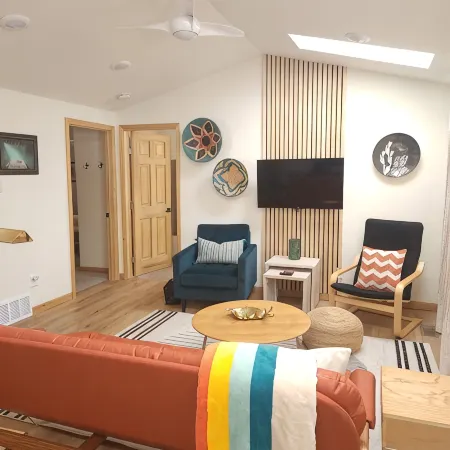 Heart of Monument - Cottage with WiFi access