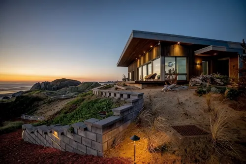 Bandon Beach - Ocean View, Hot Tub & Beach Access - 4-Star
