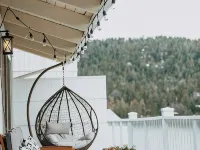 Charming Retreat with Stunning Lake Views. 크레스틀린 호텔