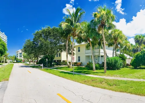 Fun + Sun in the Center of IT All!!! Exclusive Central Beach!! Pool - 30 Day Min - 4 stjerner