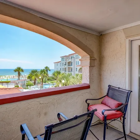 OCEANFRONT 2 BEDROOM CONDO, AMAZING VIEWS