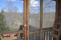 Cozy Pet Friendly Mountain Log Cabin in the Smokies with Deck and fire pit. - Chalets