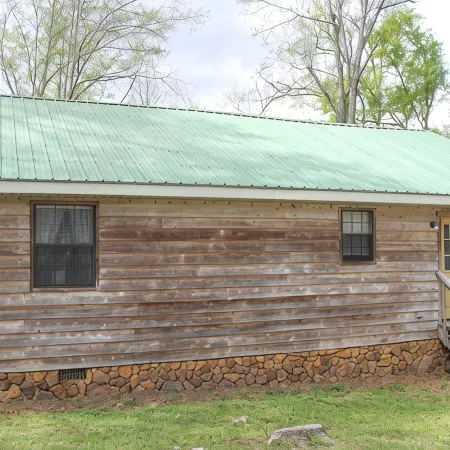 Cozy 2 bedroom Cabin on 5 acres with pond view.