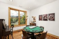 Warm Chalet in the beautiful Rocky Mountains - Alphydda