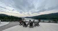 Modern Lake Cottage - Amazing Views - 6 Bed/6 Bath - Boat Launch - 4-Star
