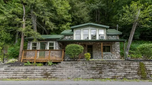 Stone Creek Cottage: PSU Creekside home on Spring Creek