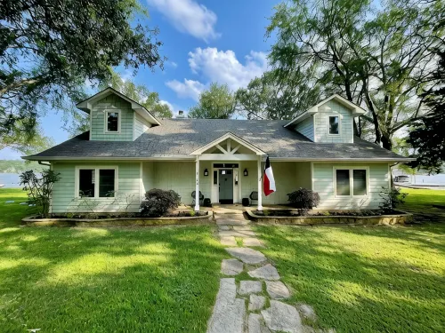 The Point on Cedar Creek Lake! Huge Lakefront! Panoramic Water Views! Spacious! - 4-Star