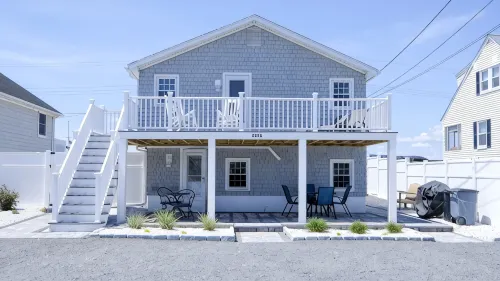Enjoy the beach during the day and sunsets at night - Homestays