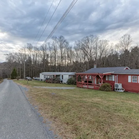 The Rocky Mount: Cozy cabin atop The New River Gorge