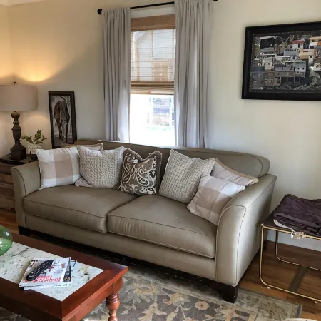 The Wilson House Beautiful Downtown Murfreesboro Cottage Close to MTSU / I 24