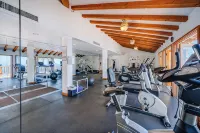 H168 10/10 Stars - Immaculate Remodeled Corner Condo w/Fireplace, New Golf Cart - Gym
