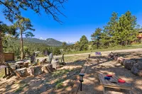 Luxurious Cabin with Mountain & River Views, Hot Tub, 2 blocks to downtown. 3282 - شاليه