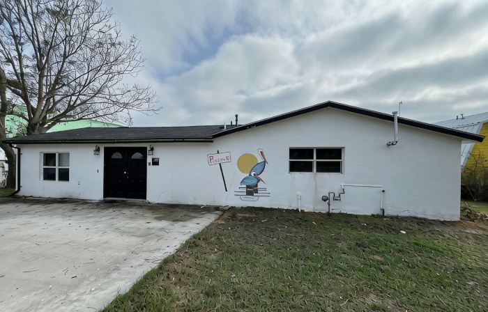 Pelican Place--lit dock, crab cages, W/D, 5 TVs, gameroom, fully stocked kitchen