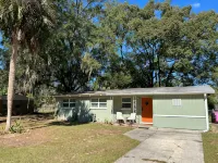 4 bed, 2 bath home conveniently located in NE Gainesville - 2성급