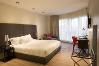 Regency Way Montevideo Hotel - Pools