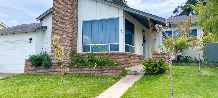 Family Friendly Homestead + 2 Aquarium Passes located 25 minutes from Monterey Hotels in Salinas
