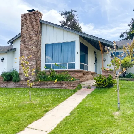 Family Friendly Homestead + 2 Aquarium Passes located 25 minutes from Monterey
