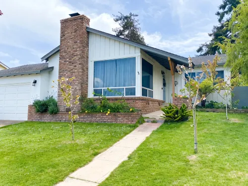 Family Friendly Homestead + 2 Aquarium Passes located 25 minutes from Monterey