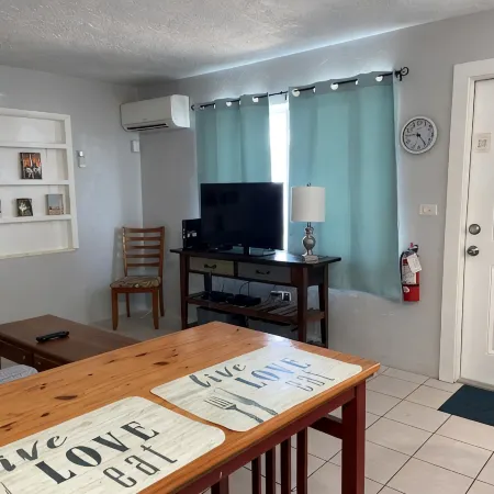 Convenient central Marathon location, canal view.